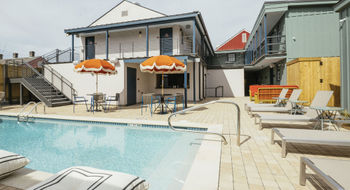 The Dew Drop Inn's pool and courtyard.