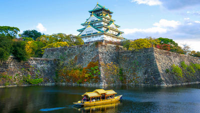 A boat ride around the Osaka Castle.