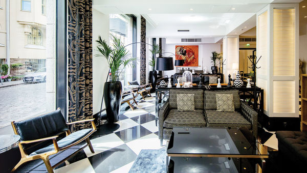 The lobby bar at the Hotel Lilla Roberts mixes classic with "positive Nordic madness." The lobby bar at the Hotel Lilla Roberts mixes classic with "positive Nordic madness."
